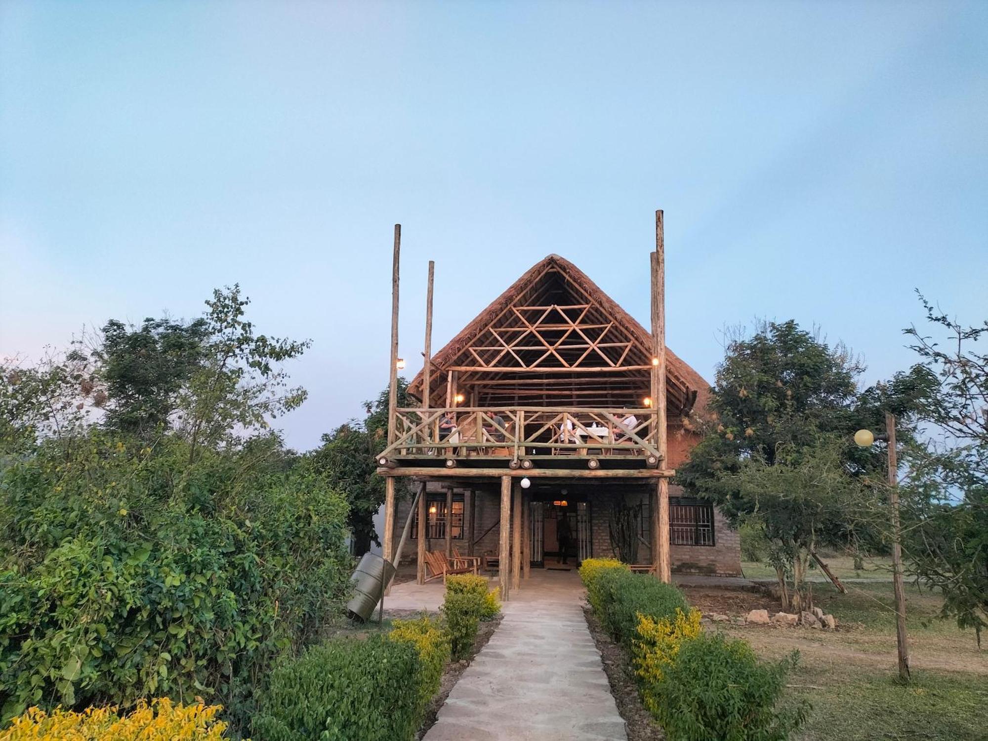 Engiri Game Lodge And Campsite Katunguru Exterior photo