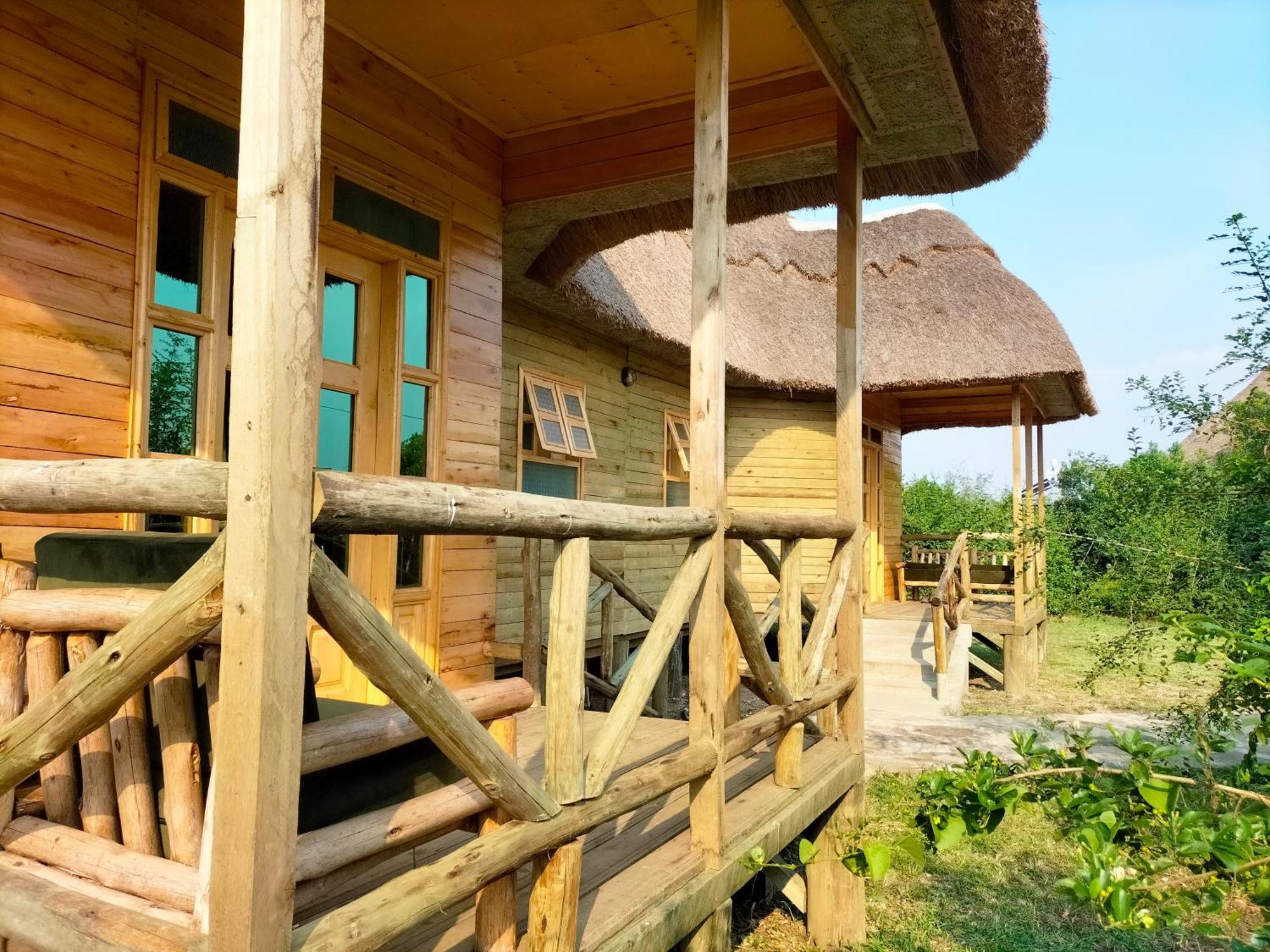 Engiri Game Lodge And Campsite Katunguru Exterior photo